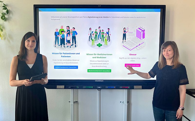 newsimage412666-MiHUBx-claudia-silvia-heine-800x500 Die Entwicklerinnen der Wissensplattform Sophia Grummt (links) und Caroline Glathe (rechts) vom Zentrum für Medizinische Informatik (ZMI) der TU Dresden.