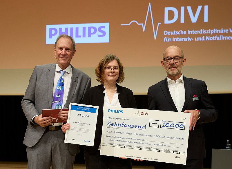 Preisverleihung Forschungsförderpreis 2025 (v. l. n. r): Prof. Dr. Christian Waydhas, Dr. Janina Soler Wenglein, Dr. Robert Deisz